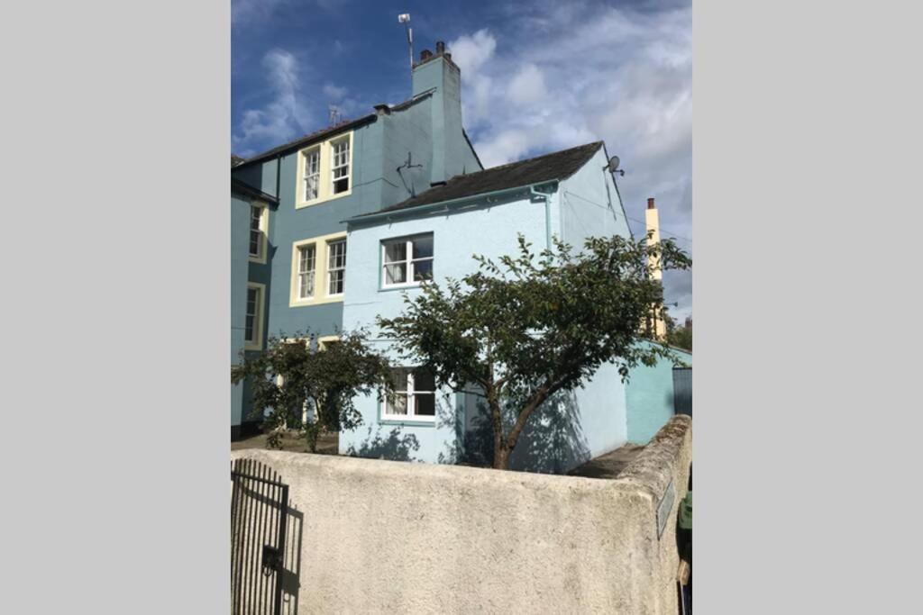Albion Apartment *